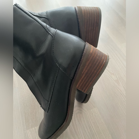 Lucky Brand “Tibly” Black Leather Booties with Bold Zipper Hardware - Picture 8 of 12